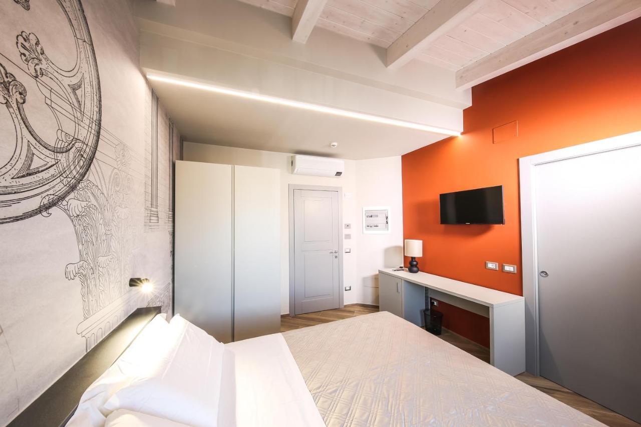 Vicolo Malavolta 7 Rooms And Suites Педазо Екстериор снимка