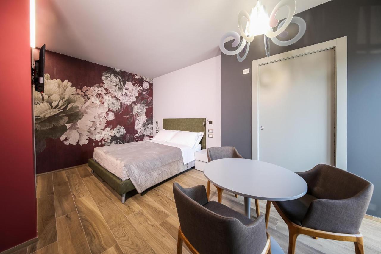 Vicolo Malavolta 7 Rooms And Suites Педазо Екстериор снимка